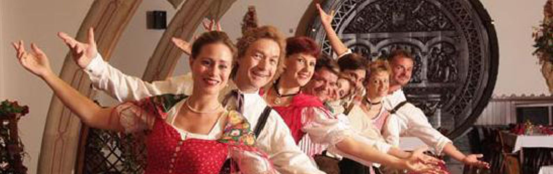 Tyrolean Show Including Dinner with Family Gundolf - Innsbruck, Austria